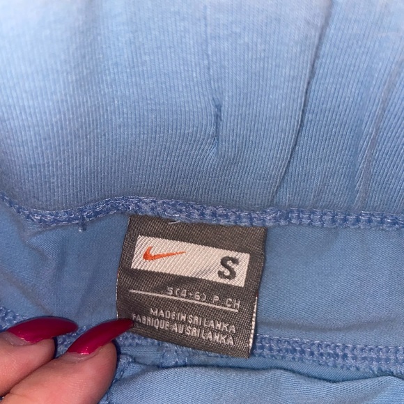 SOLD🌟 Nike Comfy Shorts - Picture 3 of 3